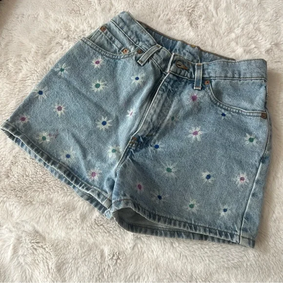 VINTAGE Levi’s 512 Slim Mom Shorts 90s Custom Floral, hand painted - Picture 2 of 10
